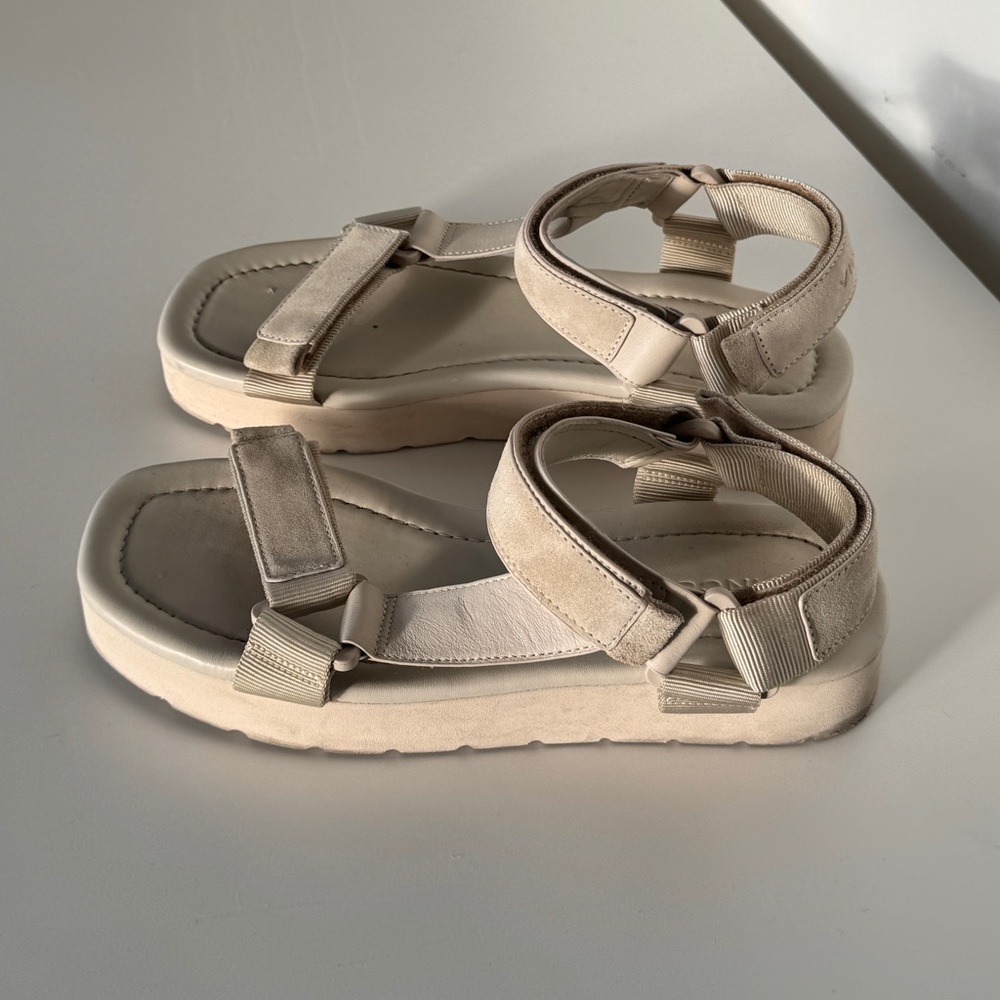 VINCE leather sandals